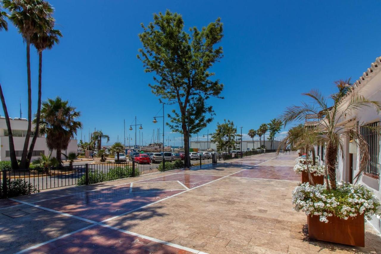 Room In Guest Room - Private Room In The Fishing Port Of Marbella Exterior photo